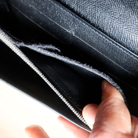 Auth Louis Vuitton Wallet Epi Leather Black LV Bifold Large Snap Button Closure - Picture 13 of 16